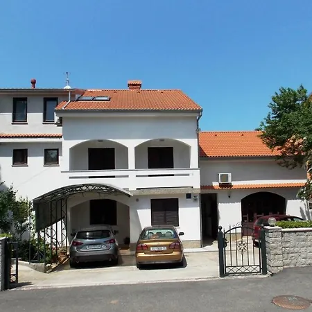 In With Terrace, Wifi, Washing Machine Apartment Malinska