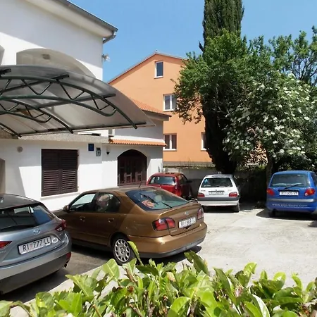 In With Terrace, Wifi, Washing Machine Apartment Malinska
